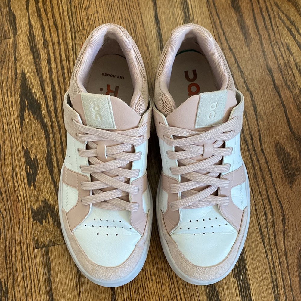On Cloud The Roger Clubhouse Rose and White Tennis Shoes size 7.5